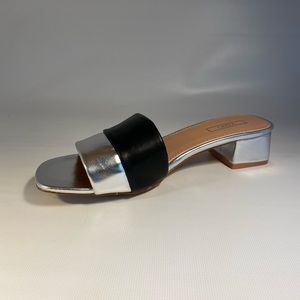 YOKI WOMEN SILVER AND BLACK SANDAL SIZE 8.5 NEW